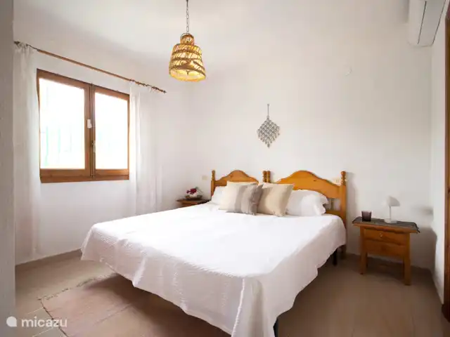 Villa Preciosa | Benissa | Moraira | Espagne, Costa Blanca, Benissa - villa Chambre 1 avec climatisation (chambre principale avec placard et salle de bain privée)