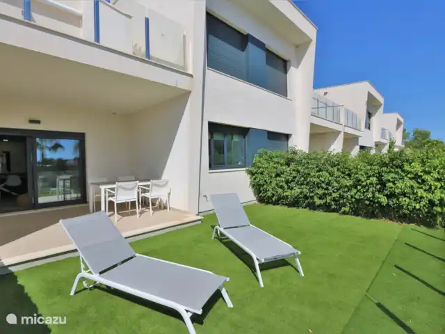 Vue panoramique du golf | Espagne, Costa Blanca, Pilar de la Horadada - appartement La pelouse avec transats à la maison.