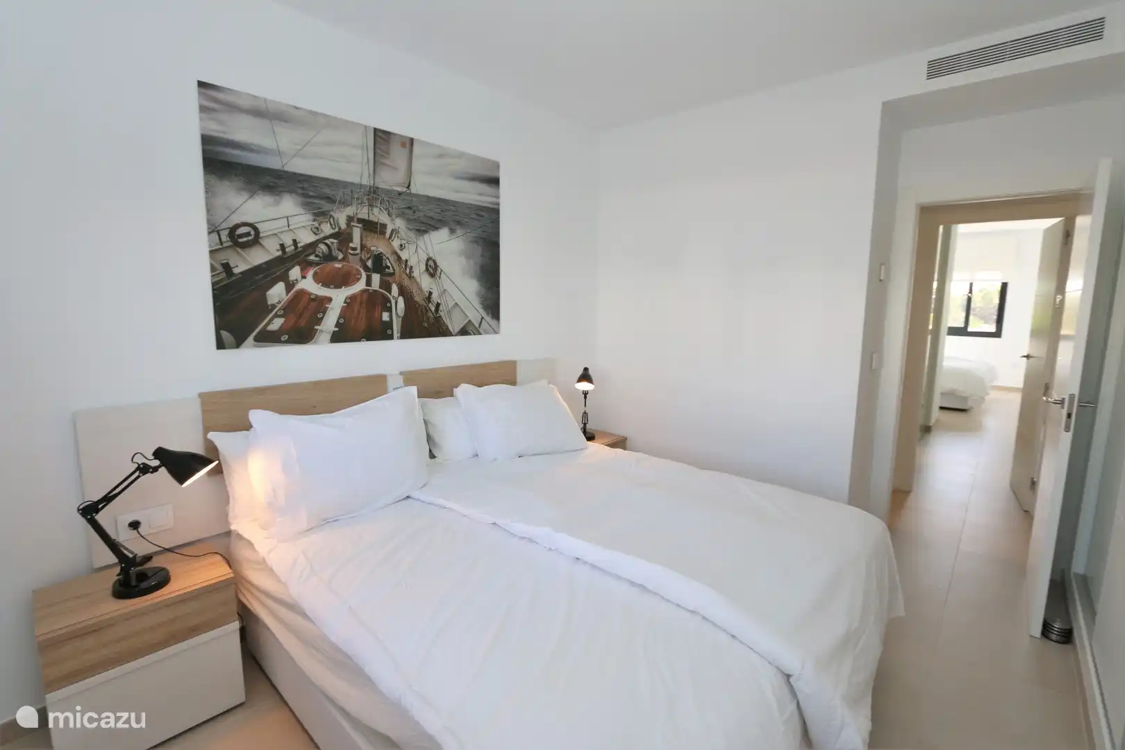 Bequeme Betten von 90 x 200 Betten, die auf Wunsch zusammengeschoben werden können.