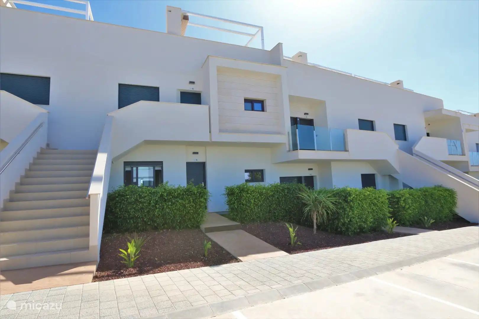 Vorderansicht des Eingangs.