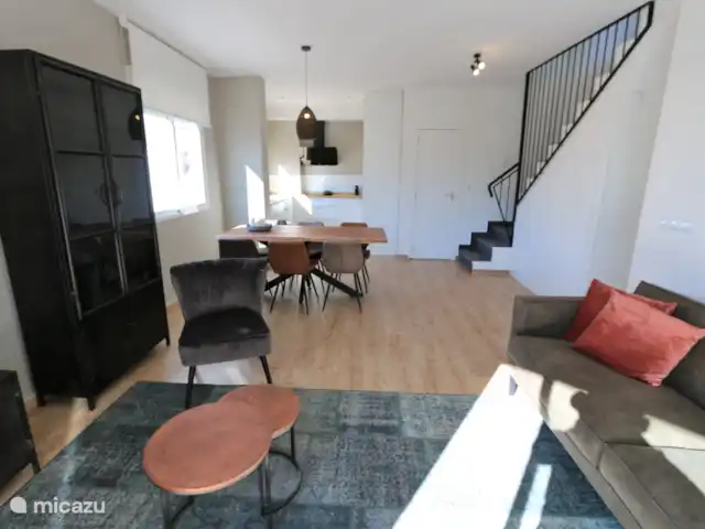 À distance de marche de la plage de Mar Menor | Espagne, Murcia, San Pedro del Pinatar - appartement Salon avec coin repas et cuisine