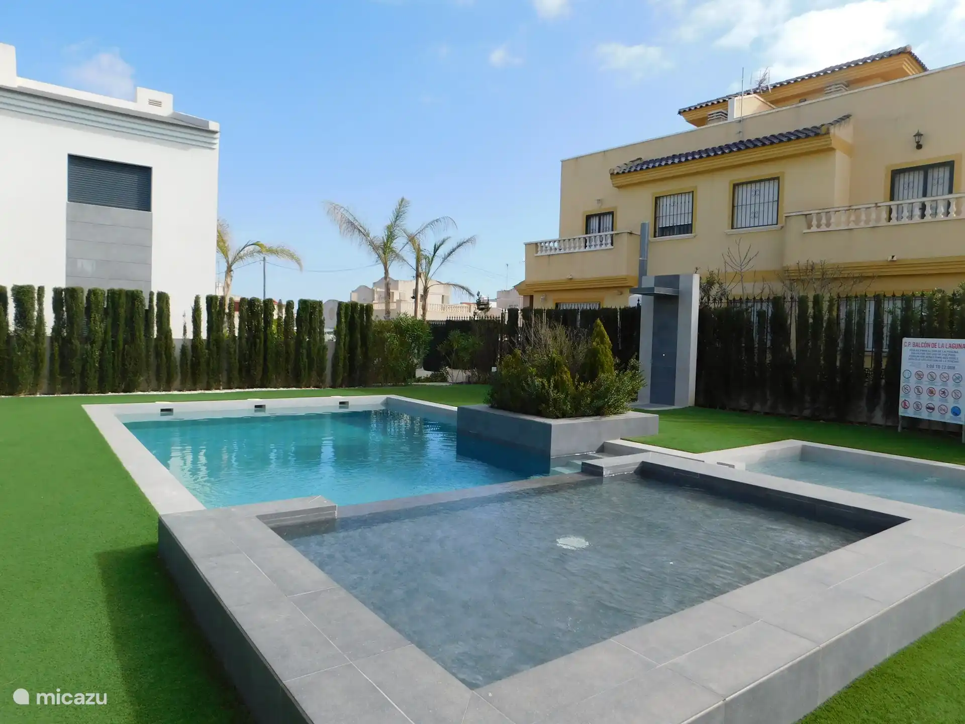 Eines der anderen Schwimmbäder des Komplexes