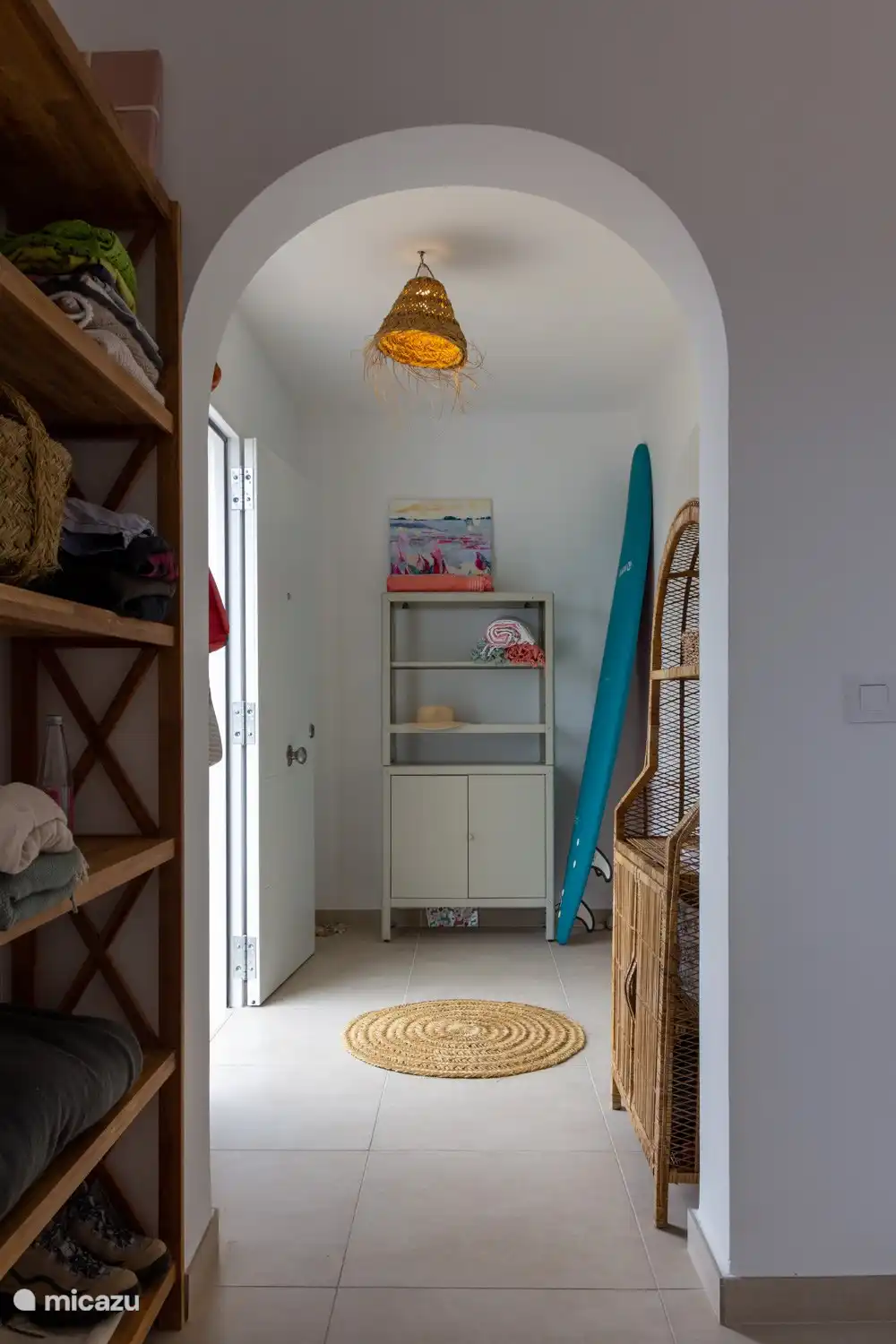 Flur zur Wohnung mit viel Stauraum