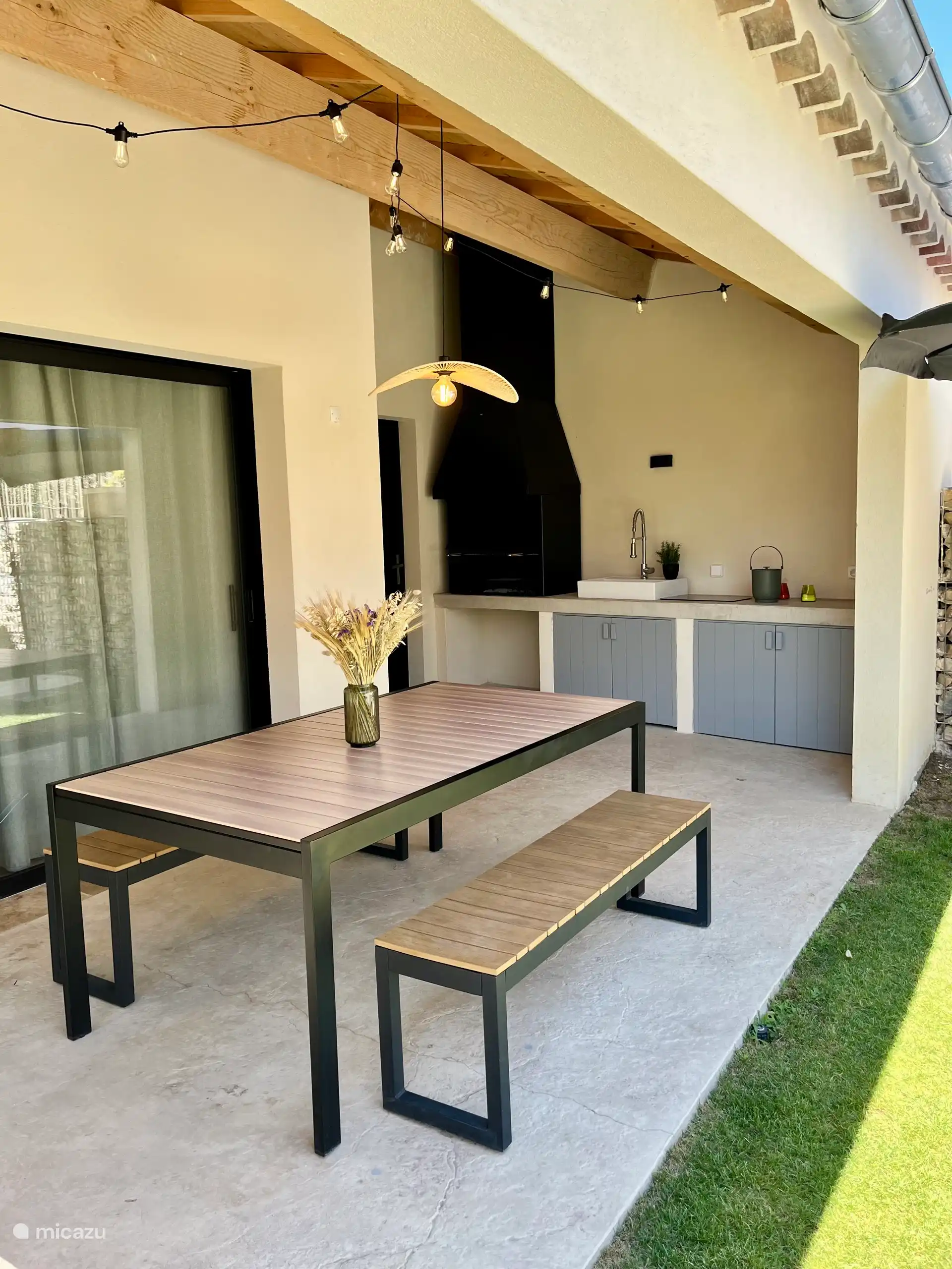 Buitnekeuken met BBQ