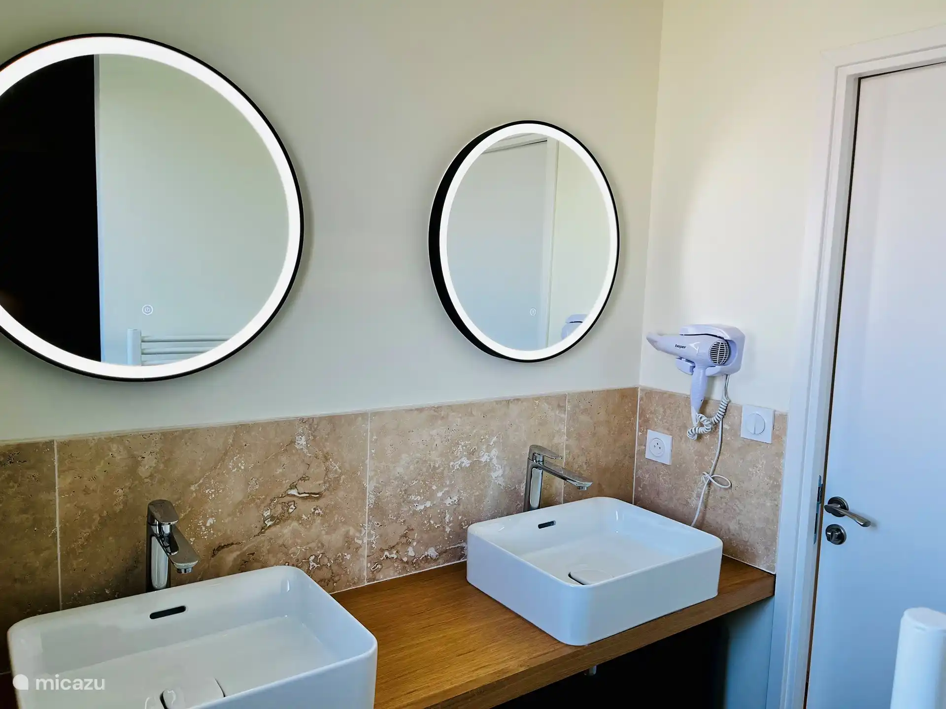 	Villa Nova Ventoux badkamer