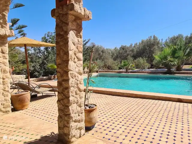 pension / guesthouse / privékamer huren in Marokko, Marrakech-Safi, Essaouira – M birika De patio met zwembad