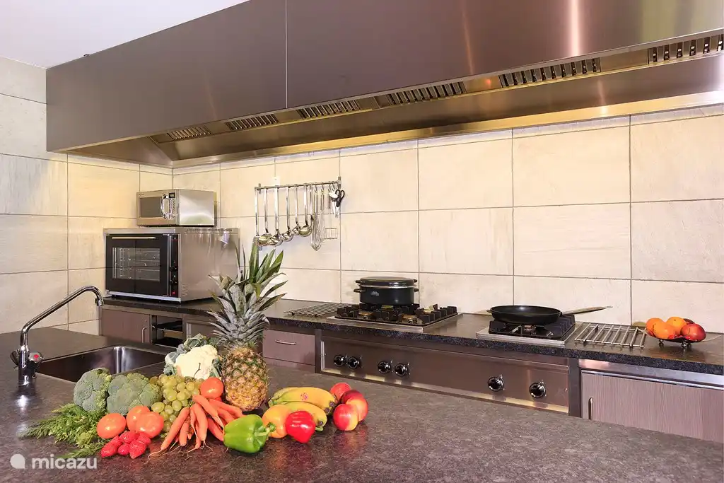 Küche mit Kochinsel