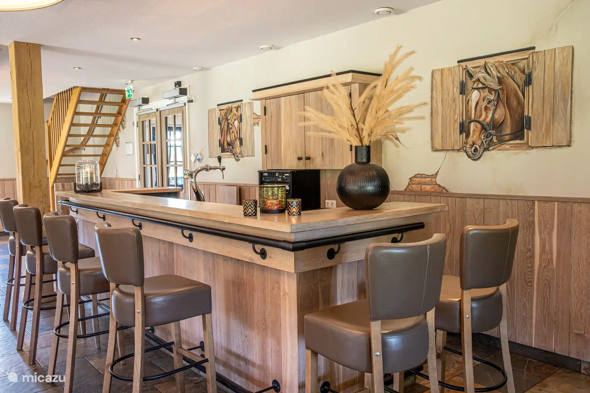 Private Bar im Wohnzimmer