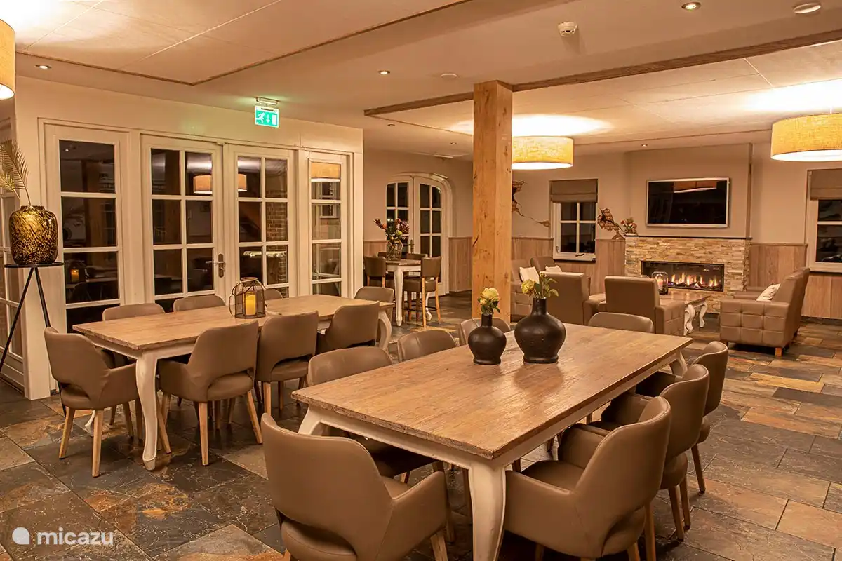 Überfülltes Wohnzimmer