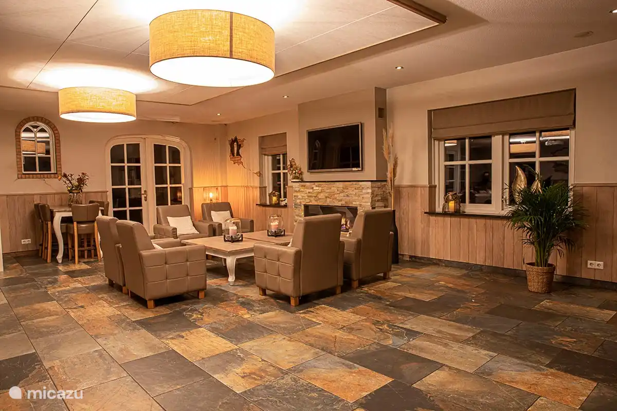 Geräumiges Wohnzimmer