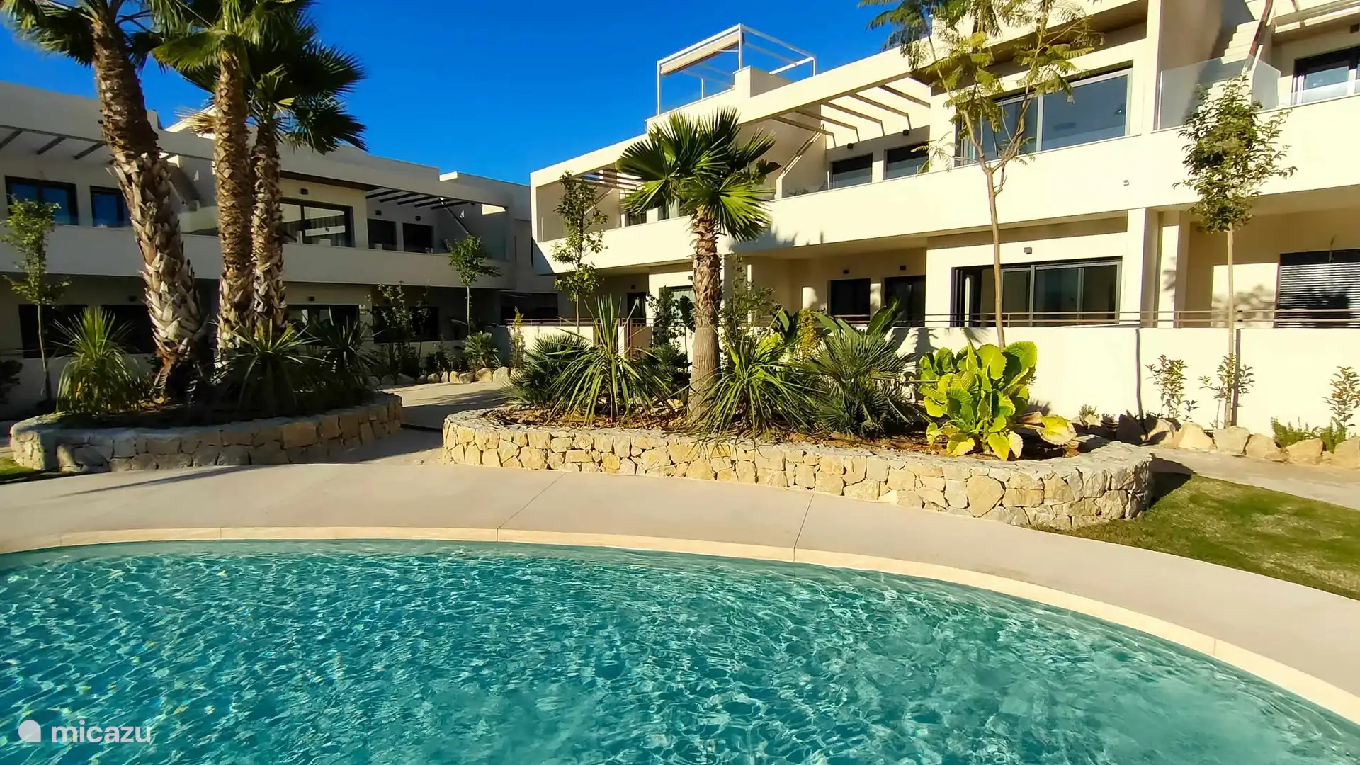 Belle vue de notre appartement depuis le jardin