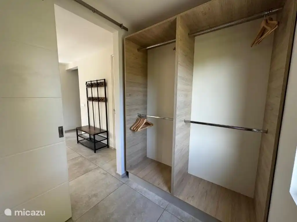 Begehbarer Kleiderschrank