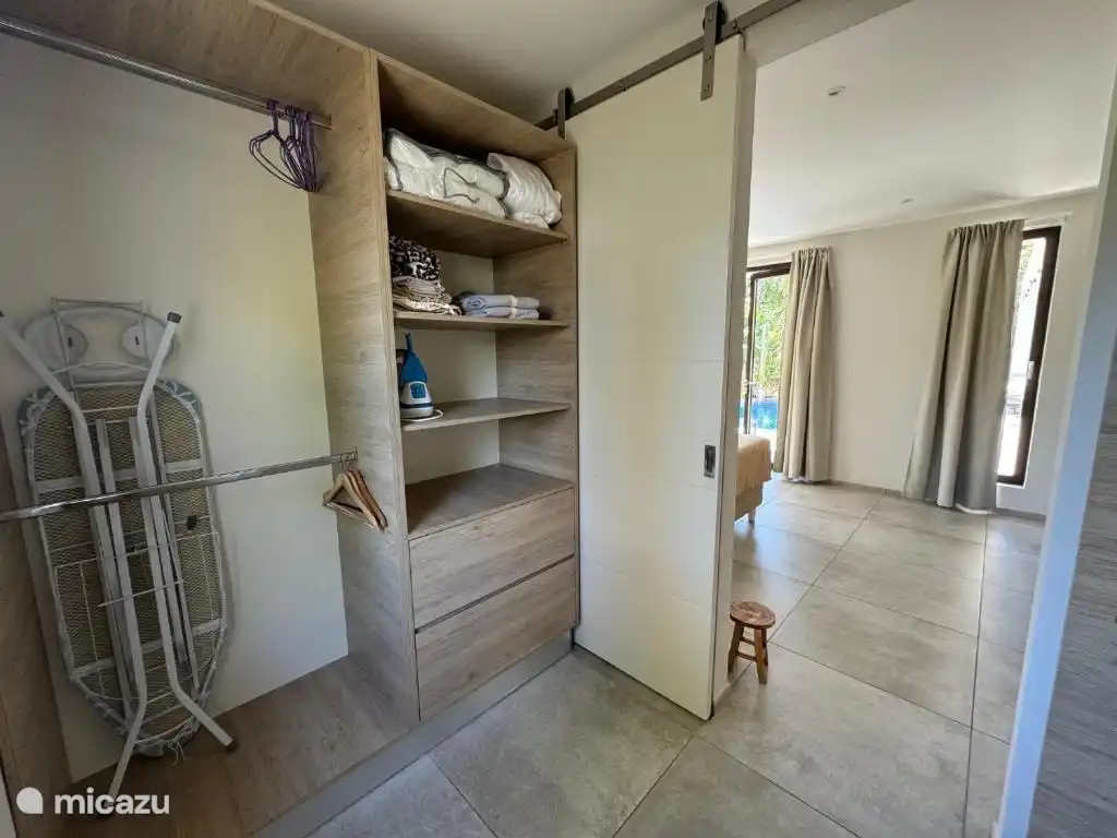 Begehbarer Kleiderschrank