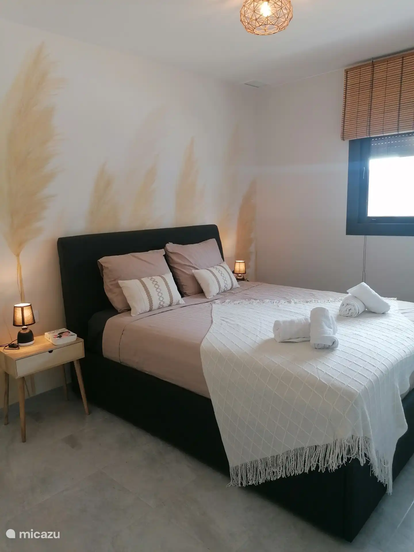 Chambre avec sommier tapissier pour 2 personnes