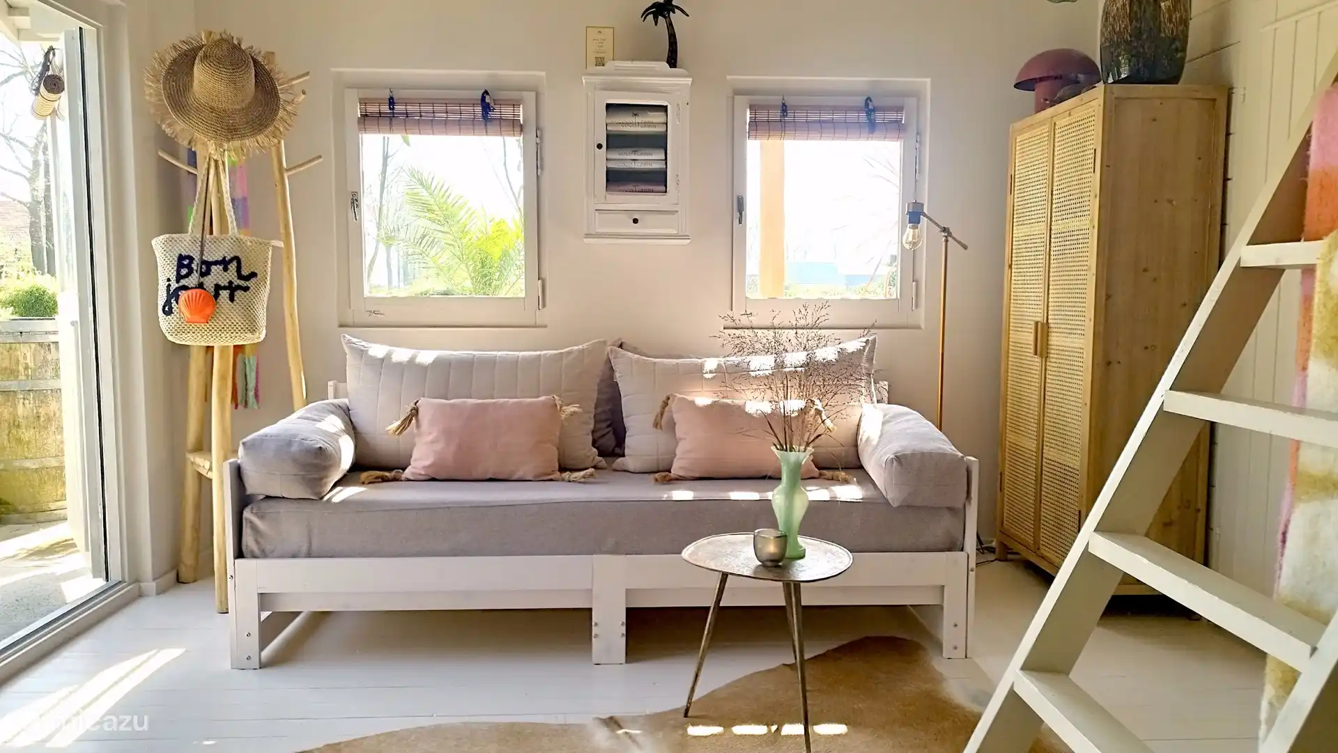 Ausziehbares Schlafsofa für 2 Personen. 