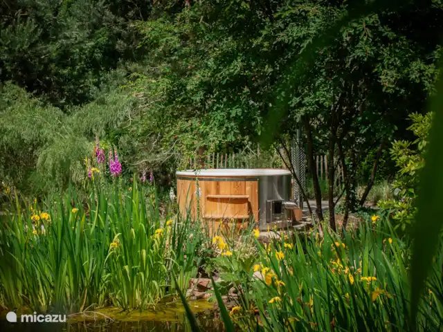 CoCo Cabin en Países Bajos, Utrecht, Woudenberg - casa pequeña  Bañera de hidromasaje de leña
