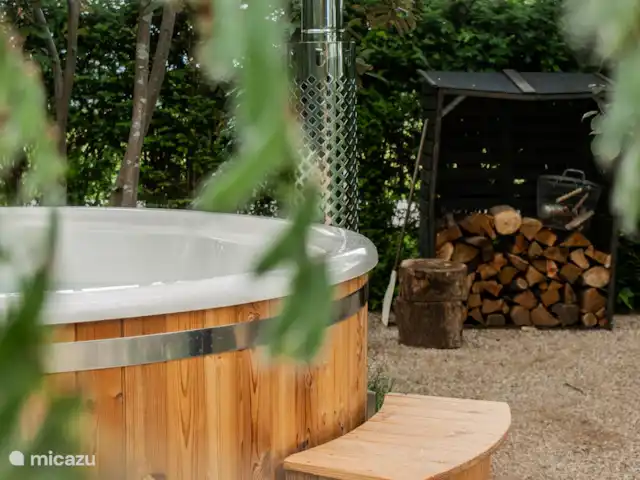 CoCo Cabin en Países Bajos, Utrecht, Woudenberg - casa pequeña  Bañera de hidromasaje de leña