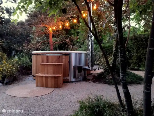 CoCo Cabin en Países Bajos, Utrecht, Woudenberg - casa pequeña  Bañera de hidromasaje de leña