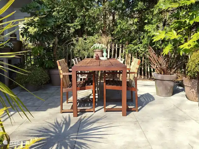 CoCo Cabin en Países Bajos, Utrecht, Woudenberg - casa pequeña  Mesa de jardín