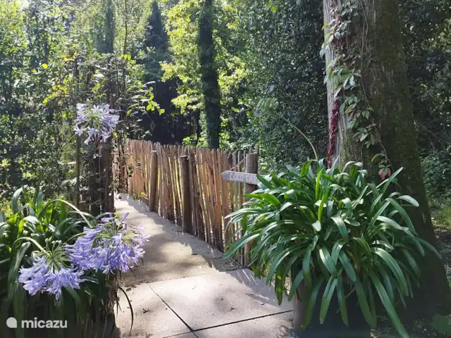 CoCo Cabin en Países Bajos, Utrecht, Woudenberg - casa pequeña  Entrada privada CoCo Cabin, aquí también se encuentra el espacio de estacionamiento en nuestra propiedad privada