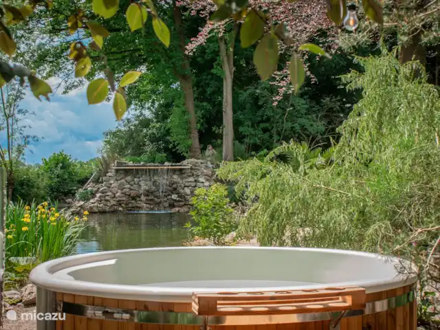 CoCo Cabin en Países Bajos, Utrecht, Woudenberg - casa pequeña  Bañera de hidromasaje de leña