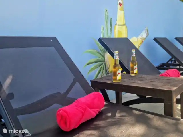 East Hill 23, con piscina privada en Curazao, Curazao Centro, Bottelier - casa vacacional Tumbonas