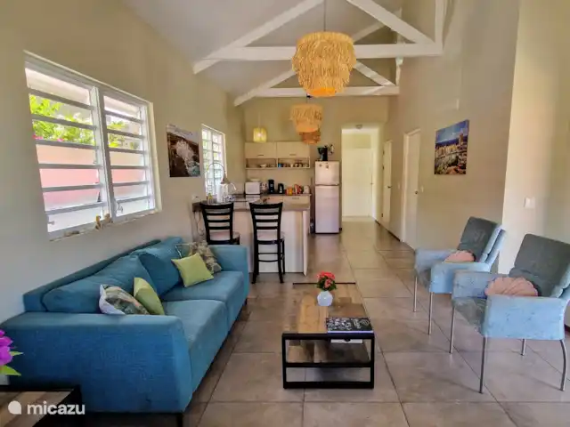 East Hill 23, con piscina privada en Curazao, Curazao Centro, Bottelier - casa vacacional Sala de estar con cocina abierta