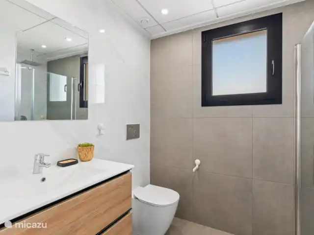 Location de Vacances Espagne, Costa Blanca, Orihuela Costa, appartement - Appartement moderne 4p + terrasse sur le toit Salle de bain 1