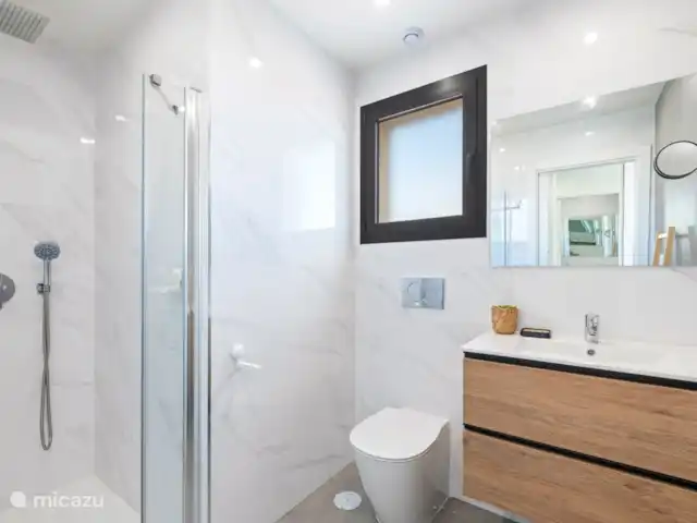 Location de Vacances Espagne, Costa Blanca, Orihuela Costa, appartement - Appartement moderne 4p + terrasse sur le toit Salle de bain 2