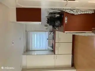 Side view of the kitchen with a window that can be opened and is equipped with a mosquito net. Roller blinds can be adjusted in various ways for blackout or light. The new spacious fridge-freezer with 3 drawers for everything that needs to stay cool.