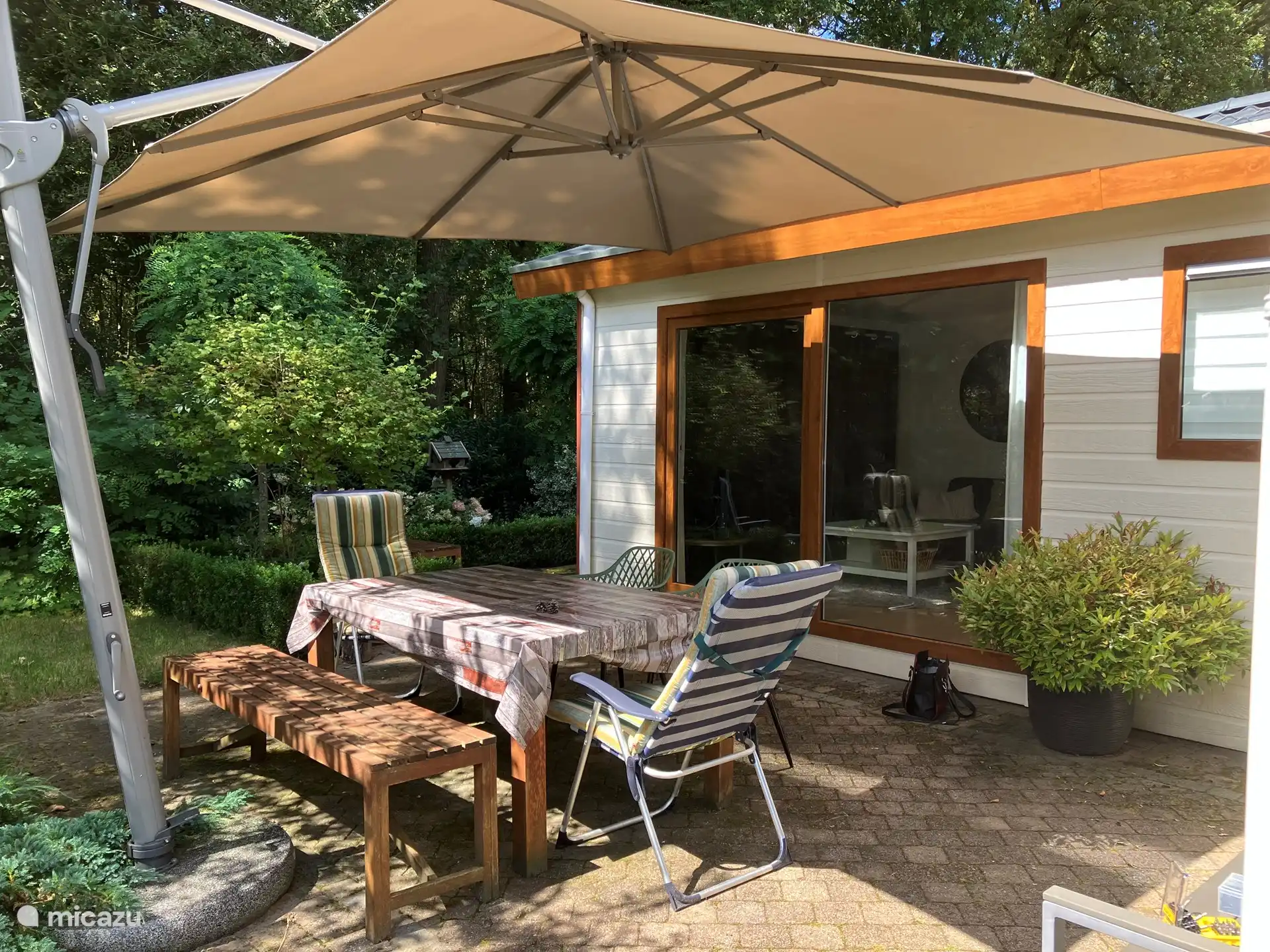 Spacious south-facing terrace. The sturdy parasol provides shelter