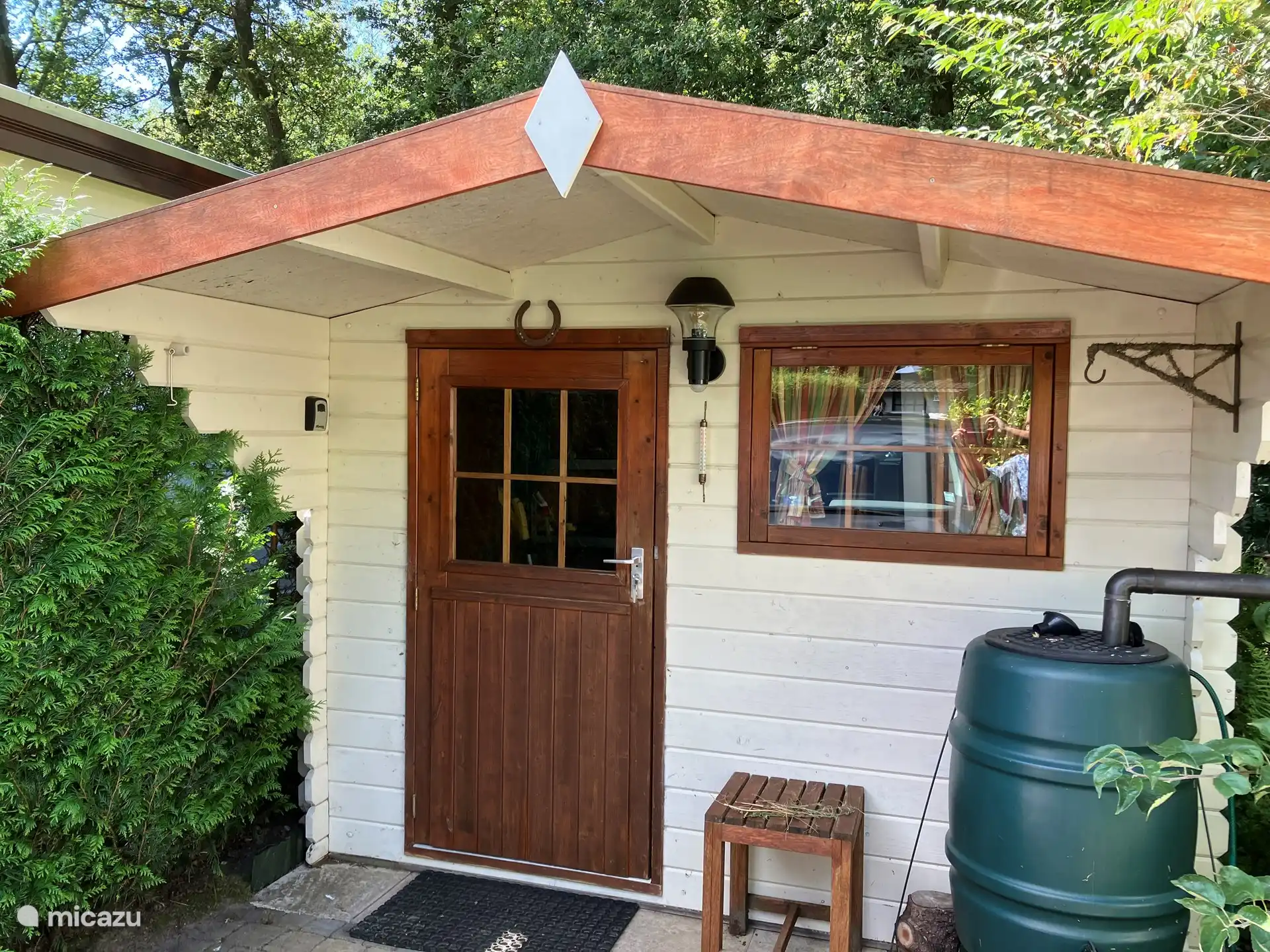 The gazebo offers space for various garden tools, bicycles and in it you will find all the extra luxury patio chairs and sunbed.