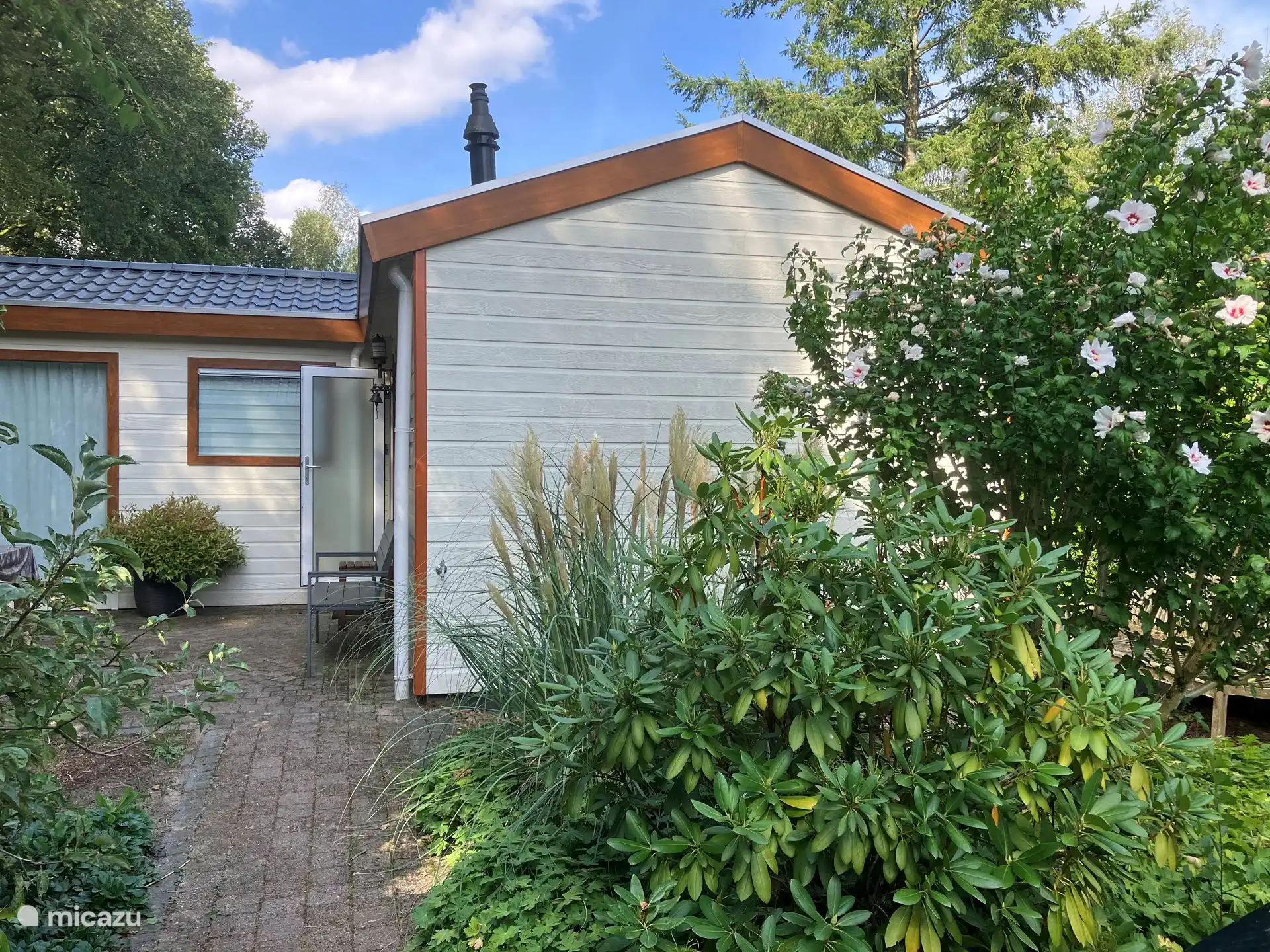 Due to the location of the house, you enjoy optimal privacy and you are not visible to passers-by.