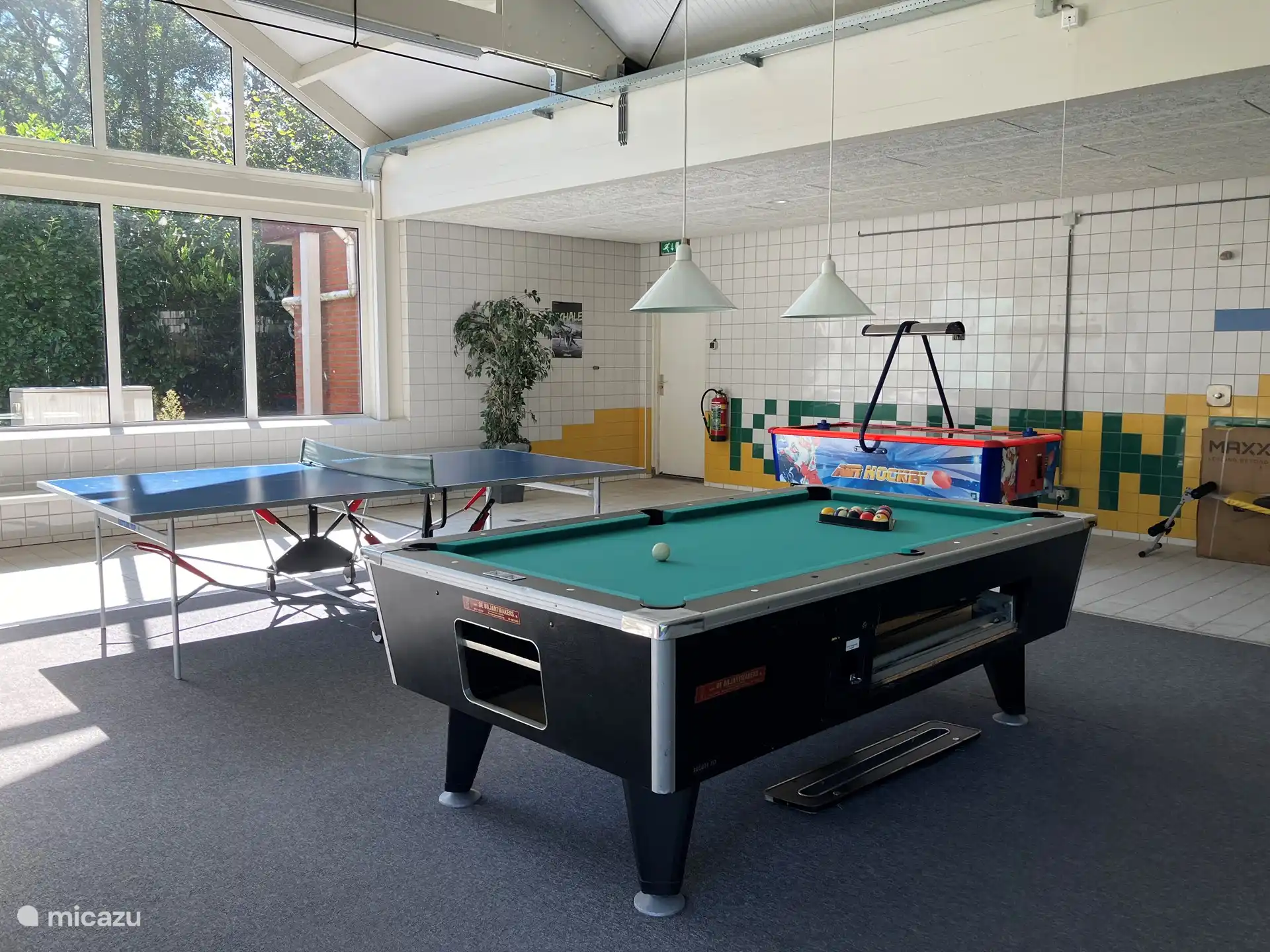 Tennis table, pool table and air hockey
Free access