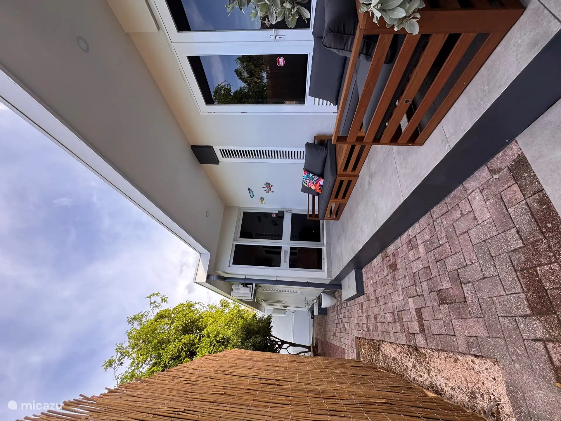 Loungebereich für 6 Personen.