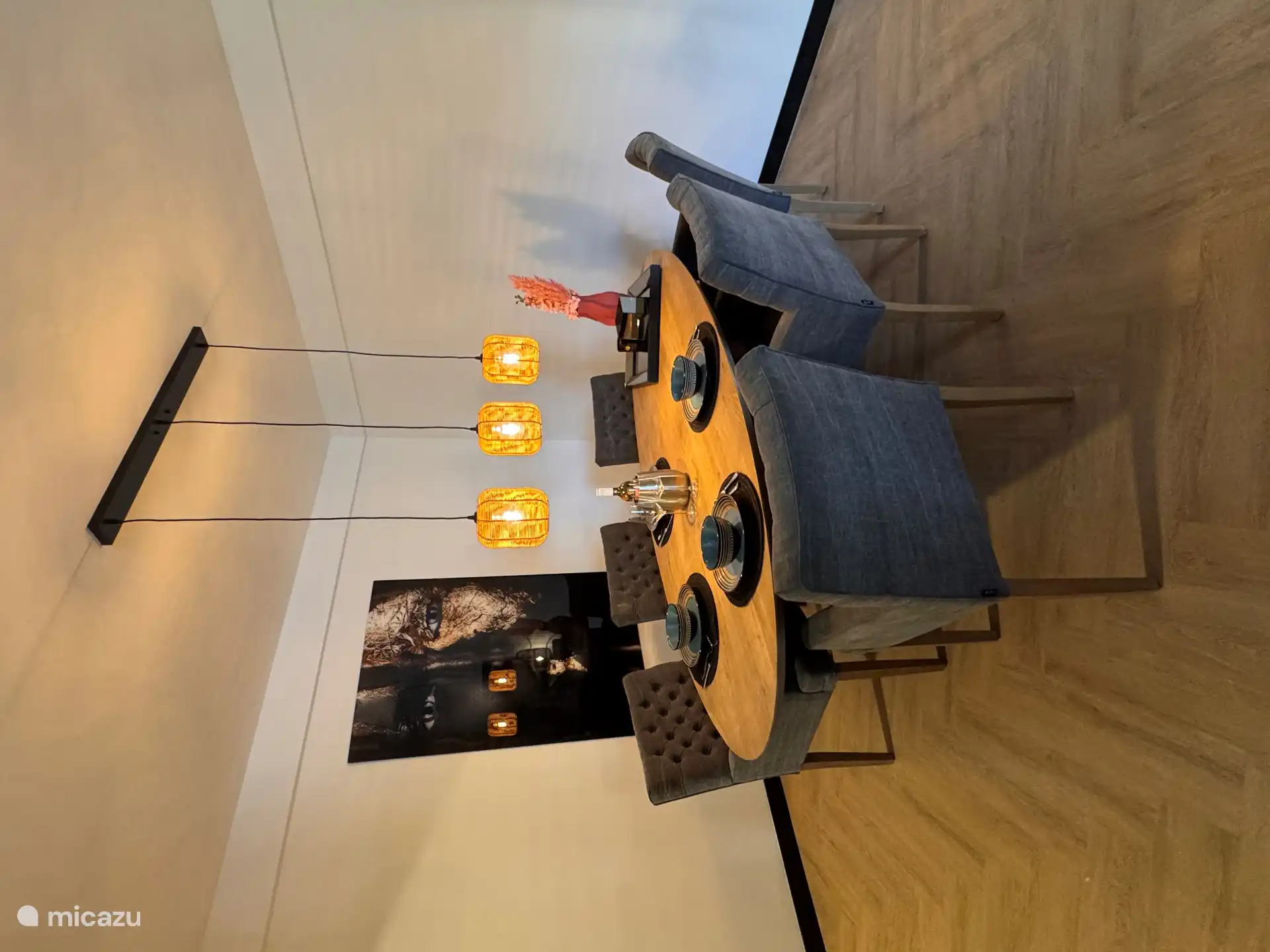 Esstisch für 6 Personen.