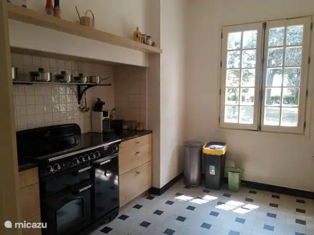 Kitchen unit with Falcon ovens and hotplates. Senseo machine.