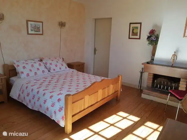 Bedroom 1 with double bed (160 x 200)