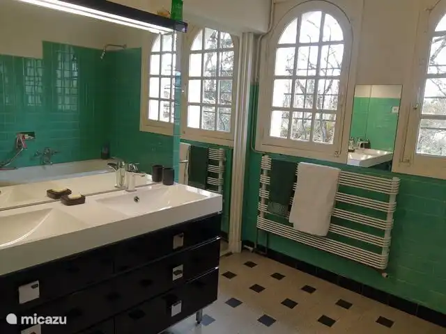 Bathroom 1 with double sink