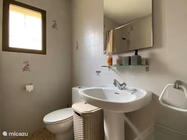 Casa Thalessa Benitachell huren in Spanje, Costa Blanca, Benitachell - appartement Badkamer met toilet, wastafel en ligbad