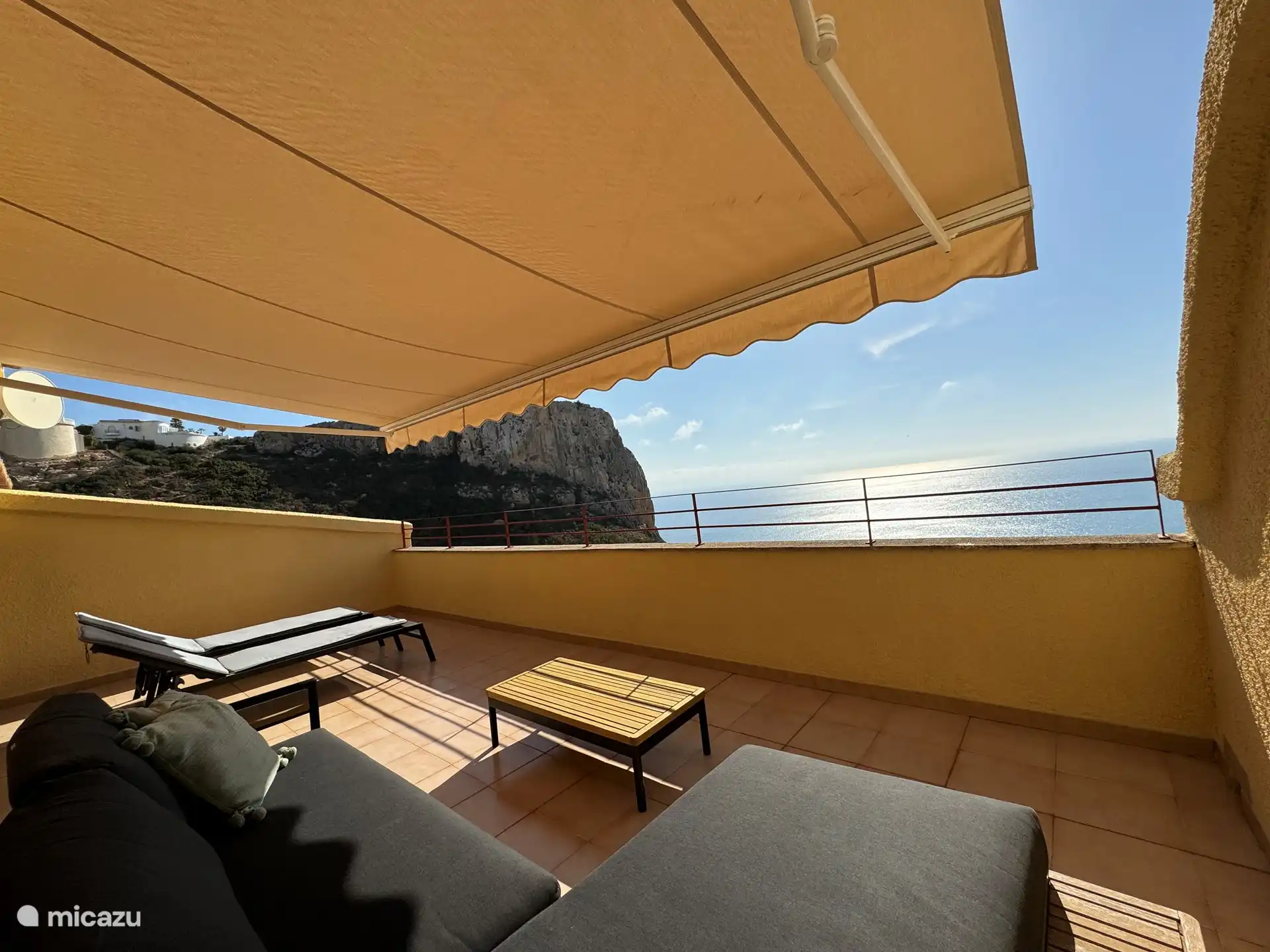 Vue imprenable sur la mer Méditerranée et les falaises de la Costa Blanca