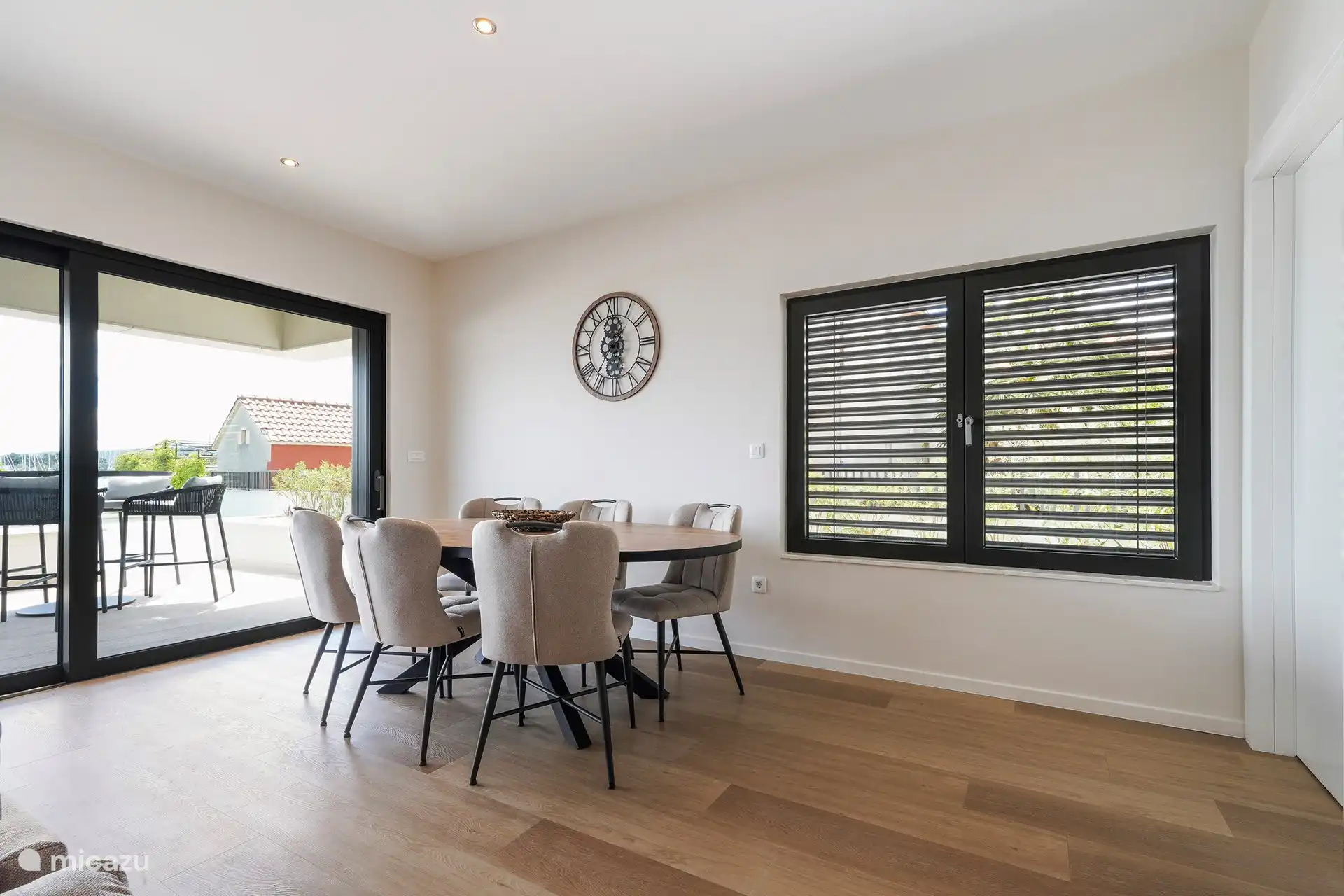 Esstisch mit 6 Stühlen