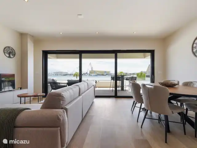 appartement huren in Kroatië, Dalmatië, Trogir – Royal Dutch at Sea RD1 Overzicht over de living met uitzicht naar buiten