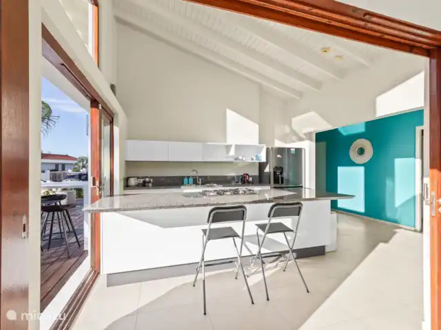 Villa Kaya Azov | Curaçao, Banda Ariba (est), Vista Royal - villa Cuisine et à droite le couloir vers 3 chambres.