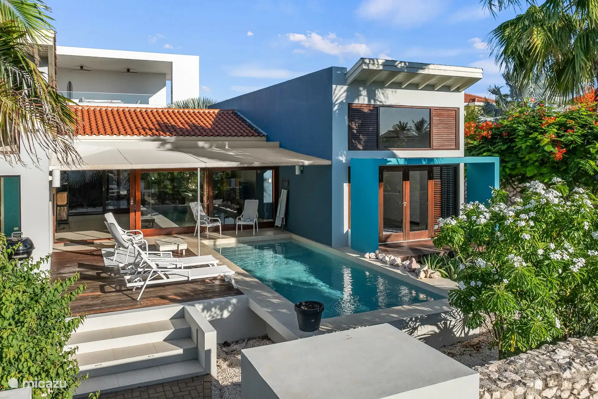 Front view Villa Azov