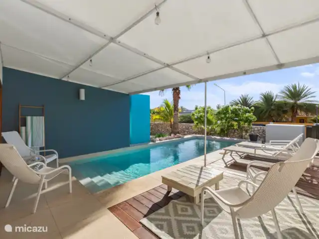 Villa Kaya Azov | Curaçao, Banda Ariba (est), Vista Royal - villa Sièges ombragés autour de la piscine.