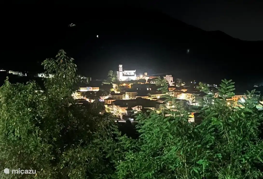 Abendlicher Blick von der Terrasse.