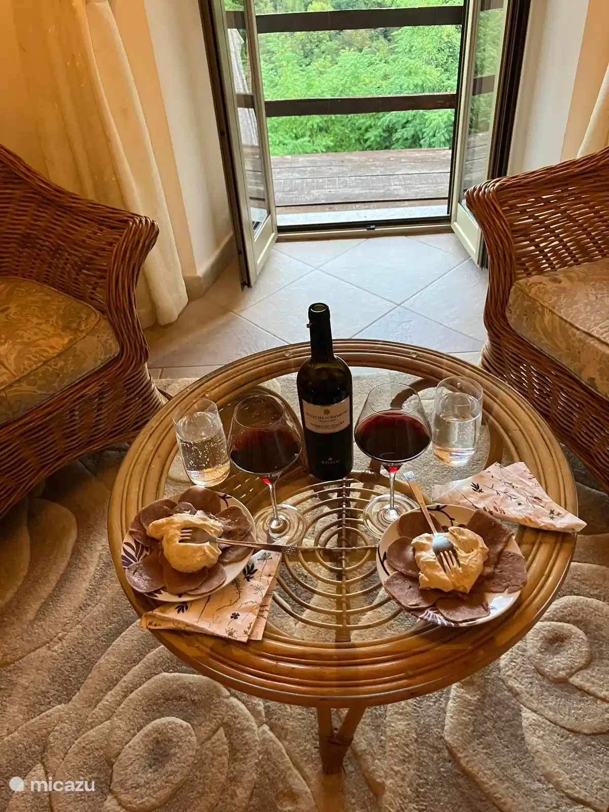 Genießen Sie das Piemont mit der Spezialität Bollito. Mitten in der Trüffel- und Weinregion mit berühmten Weinen wie Barolo, Bardolino, Nebbiolo und Dolcetto d'Alba. 