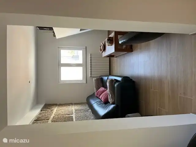 Du salon, vous avez une vue sur la terrasse. 