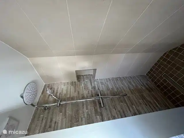 Douche de la salle de bain 1. 